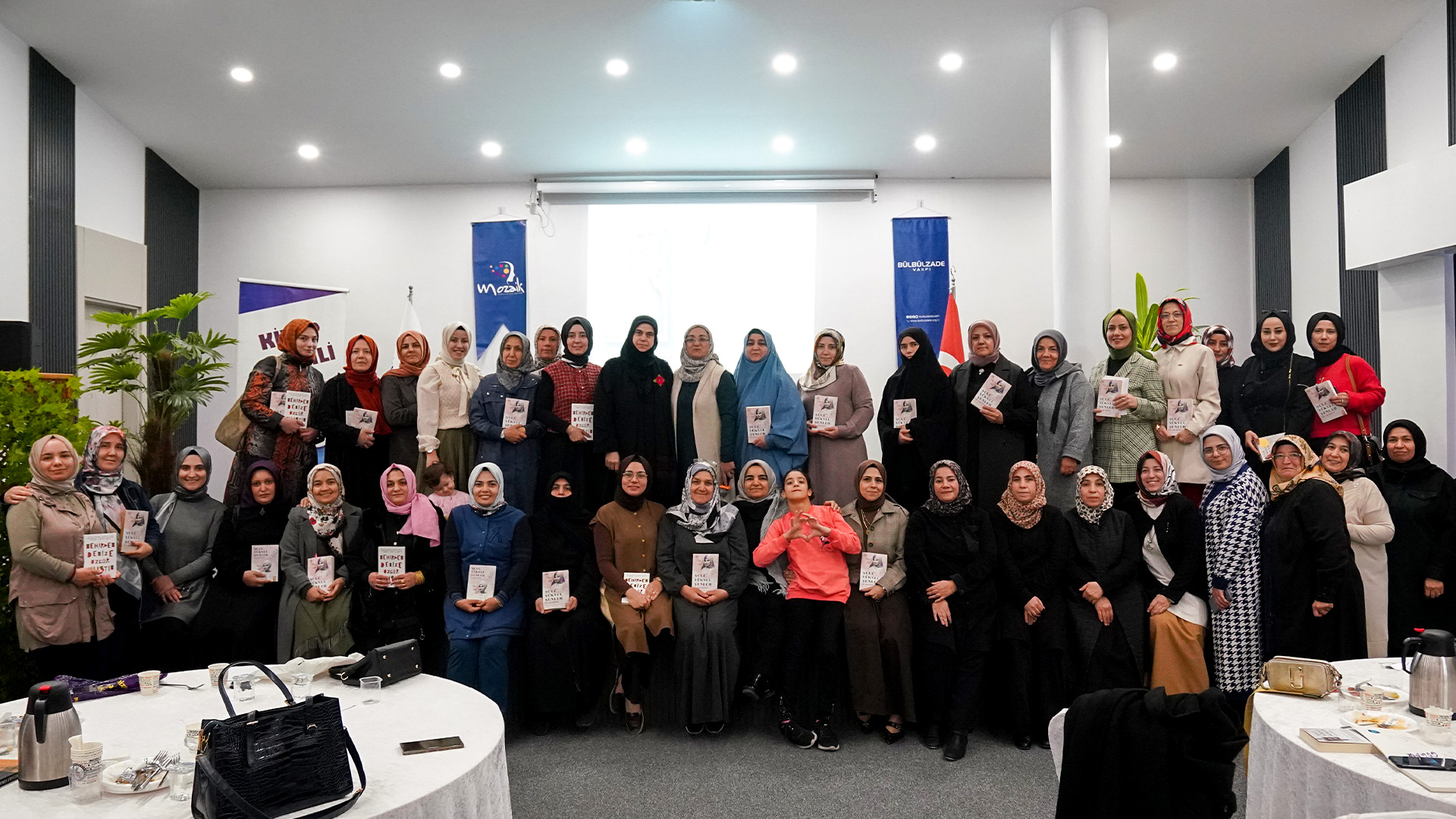 “Şule Yüksel Şenler” Kitap Tahlili Programı