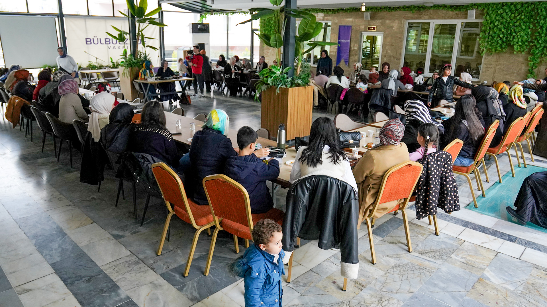 “Abartma Tozu” ve “Para Ağacı” Kitap Tahlili