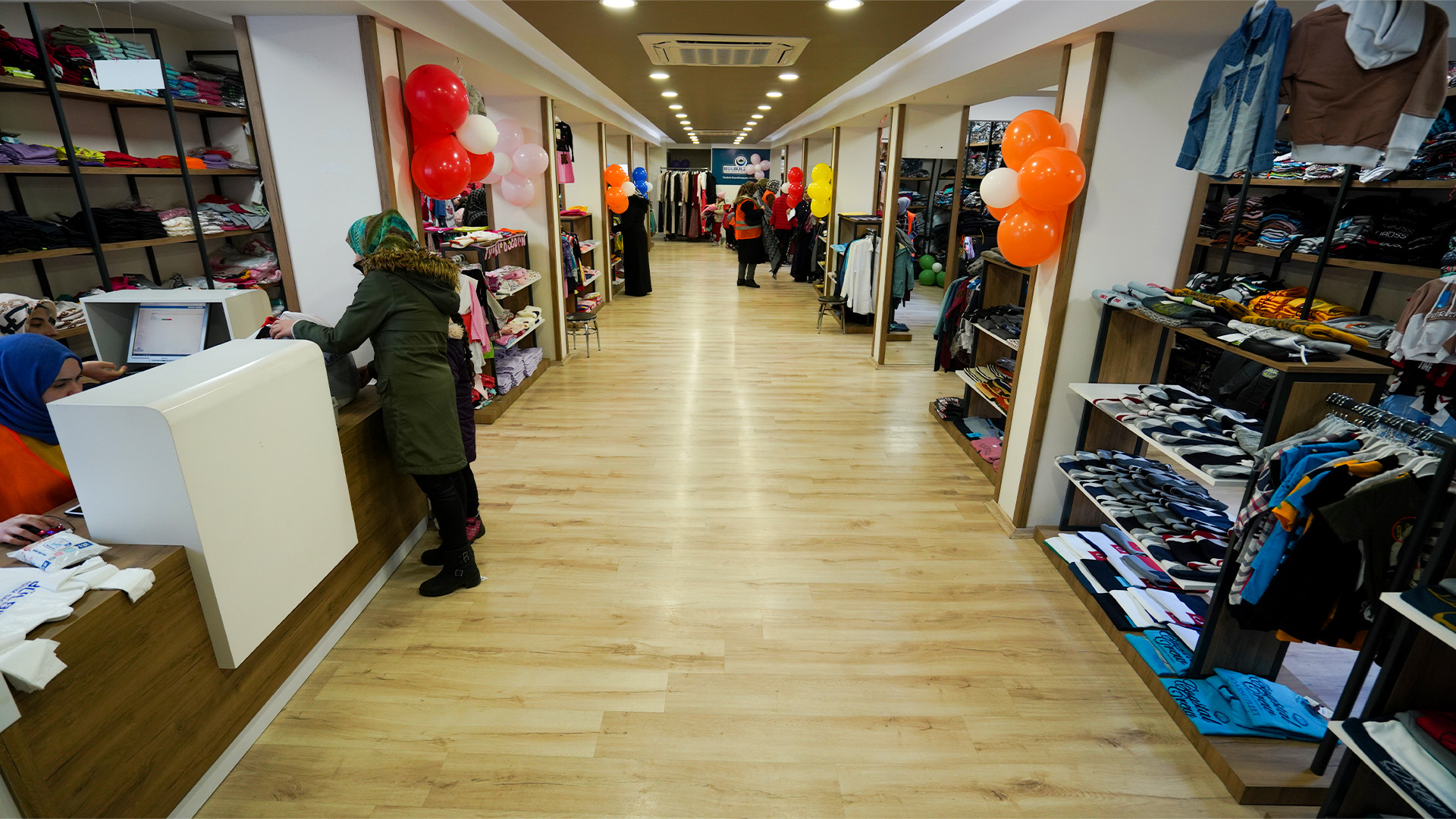 “Bir Çocuk da Siz Giydirin” Kampanyası ile Yardıma Muhtaç Çocuklara Destek